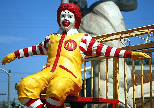 Ronald McDonald at Nick Metropolis' lot at LA Brea and First, south of Hollywood