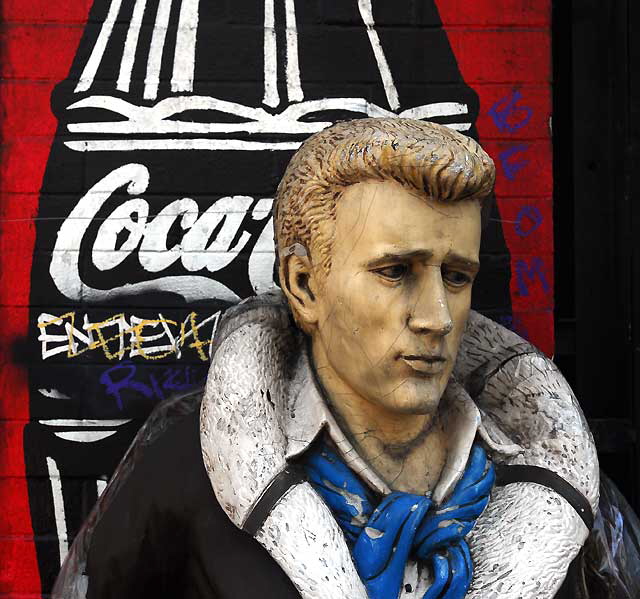 Fiberglass James Dean, Hollywood Boulevard 