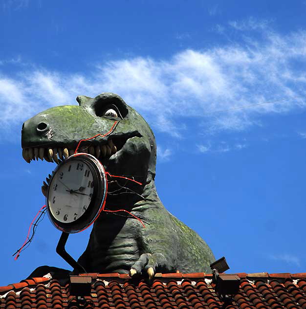 Hollywood Sky, Wednesday, June 1, 2011 - the Ripley's museum