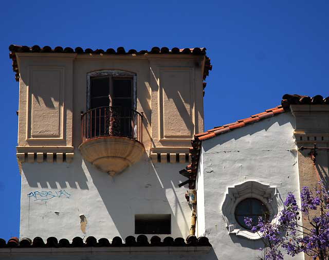 Hollywood Sky, Wednesday, June 1, 2011 - the U.T.B. Building, 6605 Hollywood Boulevard