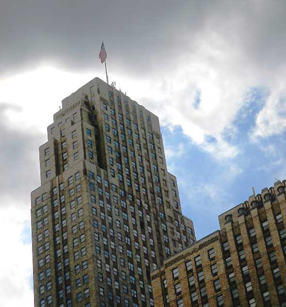 Carew Tower, Cincinnati, 1931 - Shreve, Lamb and Harmon Associates - exterior