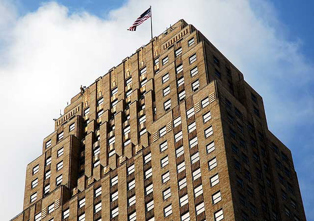 Carew Tower, Cincinnati, 1931 - Shreve, Lamb and Harmon Associates - exterior