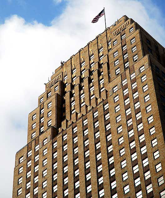 Carew Tower, Cincinnati, 1931 - Shreve, Lamb and Harmon Associates - exterior