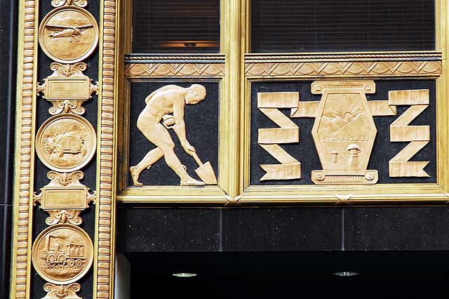 Carew Tower, Cincinnati, 1931 - Shreve, Lamb and Harmon Associates - exterior