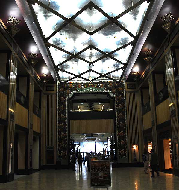 Carew Tower, Cincinnati, 1931 - Shreve, Lamb and Harmon Associates - interior