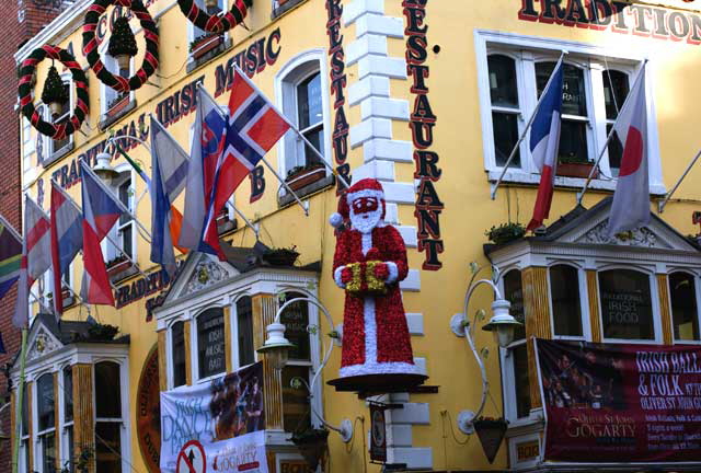 Christmas in Dublin, Ireland, 2008 - photo by Marin A. Hewitt, all rights reserved