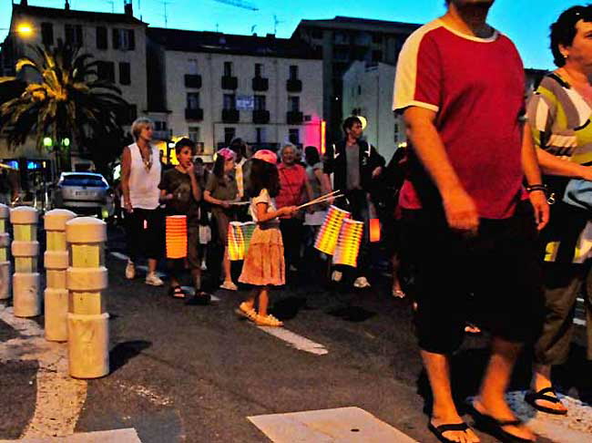Bastille Day in Port Vendres: "Yesterday - the Eve of Bastille Day - the excellent tourist office here cleared up the confusion over the scheduled afternoon parade of the lamperos. This involved not night fishing boats with big lights, but a kid's parade with lanterns, starting in the evening at 21:30 from the City Hall. To see the lamperos I will have to wait for another suitable fête." Bastille Day in Port Vendres: "Yesterday - the Eve of Bastille Day - the excellent tourist office here cleared up the confusion over the scheduled afternoon parade of the lamperos. This involved not night fishing boats with big lights, but a kid's parade with lanterns, starting in the evening at 21:30 from the City Hall. To see the lamperos I will have to wait for another suitable fête."