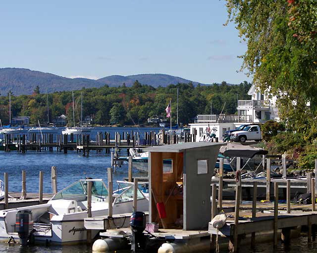 New Hampshire, the weekend of October 2, 2010 - photograph copyright  Martin A. Hewitt - used by permission, all rights reserved