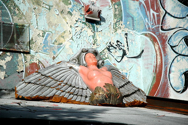 In an alley behind Melrose Avenue, the mysterious angel 