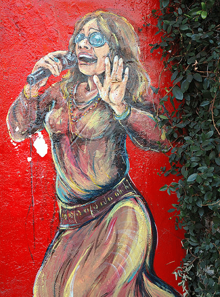 Singer painting on red wall - Sunset Boulevard