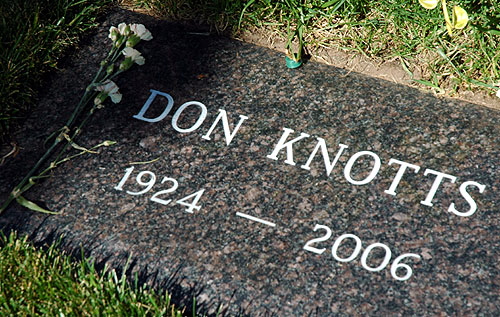 Don Knotts' grave 