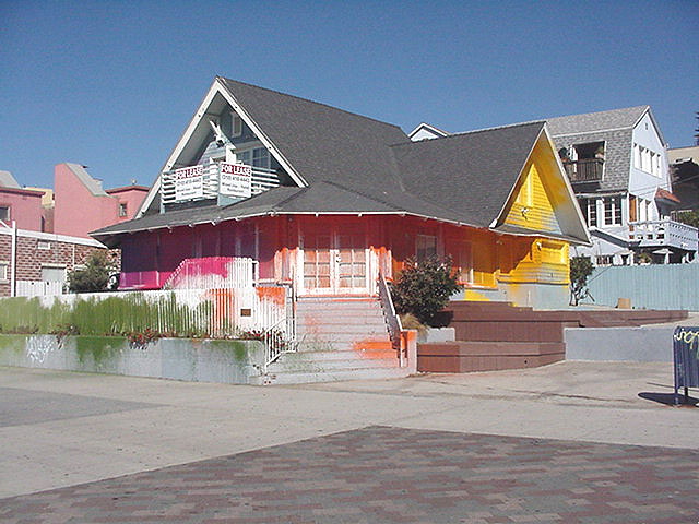 This structure in Venice Beach has played the part of "The Beach House" on an MTV series.