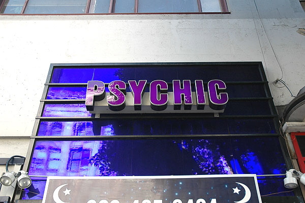 Psychic, Hollywood Boulevard