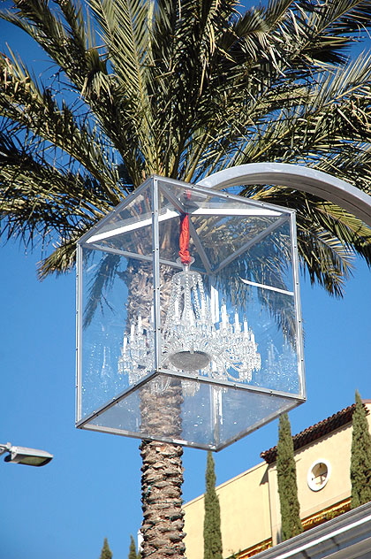 Baccarat chandelier, Rodeo Drive