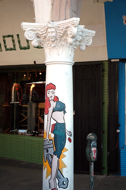 Sexy column, Venice Beach