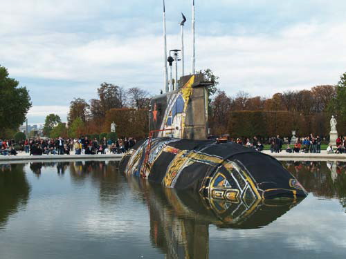 Russian submarine in the round pond at the  Tuileries, Paris