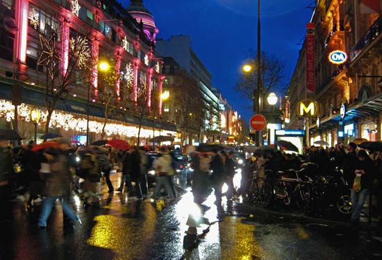 Sidewalk at Printemps Haussmann, Christmas 2007