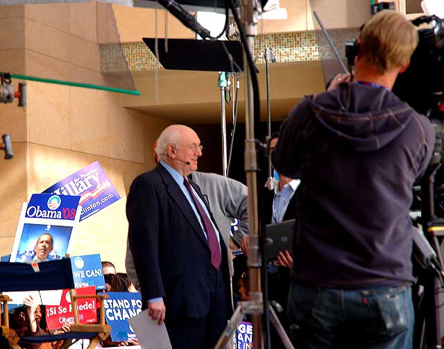 The Los Angeles Democratic Presidential Debate, January 31, 2008, at the Kodak Theater on Hollywood Boulevard - this was what was happening outside, just before the debate began - CNN broadcasting The Situation Room from in front of the theater, with Wolf Blitzer and Bill Schneider and all.