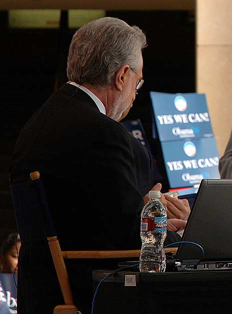 The Los Angeles Democratic Presidential Debate, January 31, 2008, at the Kodak Theater on Hollywood Boulevard - this was what was happening outside, just before the debate began - CNN broadcasting The Situation Room from in front of the theater, with Wolf Blitzer and Bill Schneider and all.