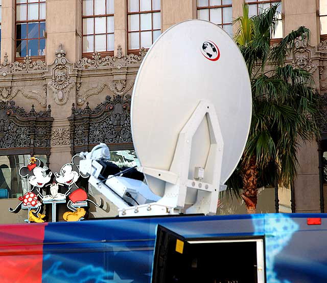 The Los Angeles Democratic Presidential Debate, January 31, 2008, at the Kodak Theater on Hollywood Boulevard, and this was what was happening outside, just before the debate began.   The media descends on Hollywood.