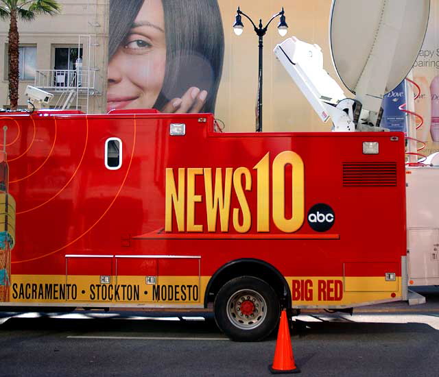 The Los Angeles Democratic Presidential Debate, January 31, 2008, at the Kodak Theater on Hollywood Boulevard, and this was what was happening outside, just before the debate began.   The media descends on Hollywood.