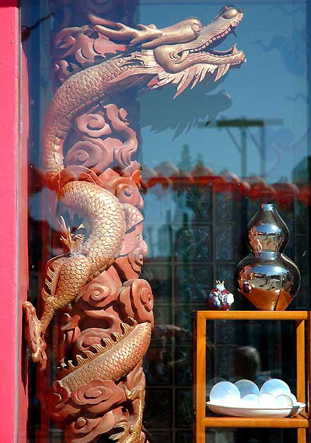 Los Angeles' Chinatown - dragon under glass