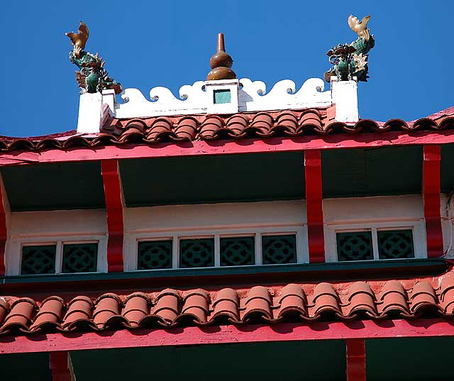 Los Angeles' Chinatown - roof with carp at seafood restaurent