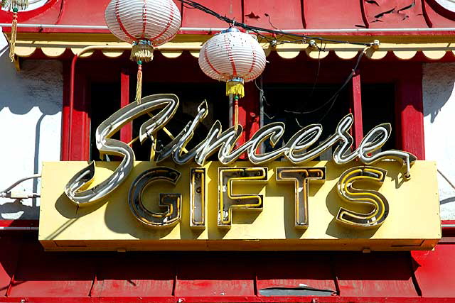 Los Angeles' Chinatown - Sincere Gifts