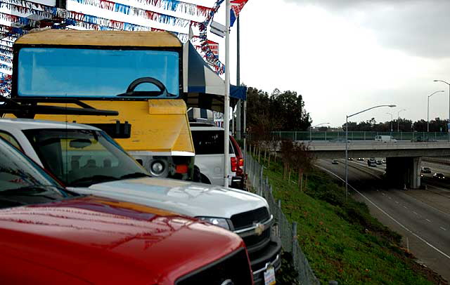 Giant wooden Hummer at Finance Auto Sales, 11604 Prairie Avenue, Hawthorne - the "Bummer"