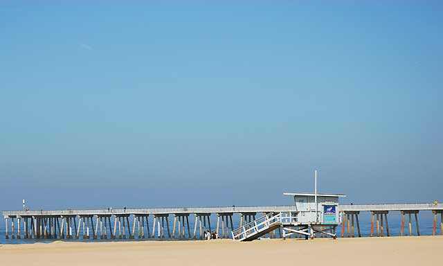 The Hermosa Beach Pier, from the end of Ninth Street