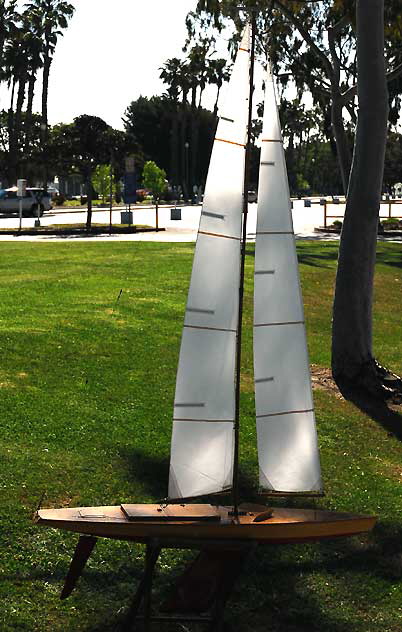 Radio-controlled scale-model sailboat