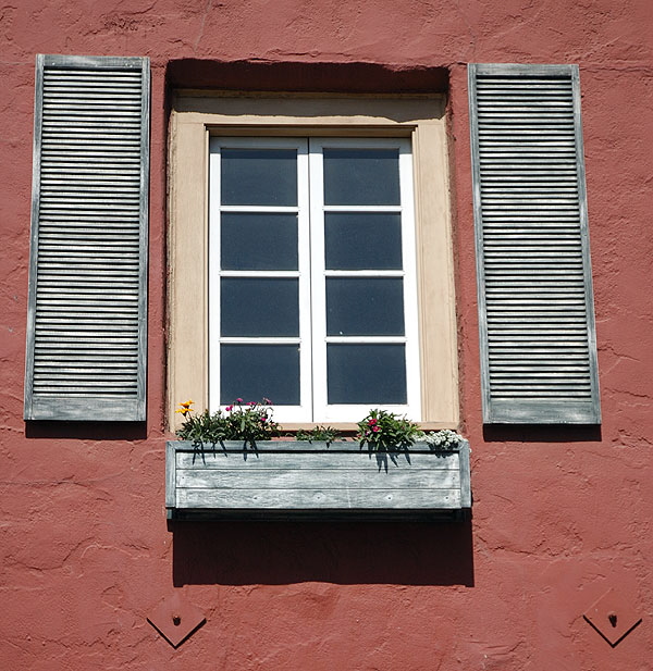 Blank window with a view to the empty Pacific -