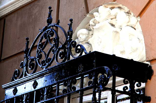 La Leyenda Apartments (1926), 1737 North Whitley Avenue, Hollywood - detail