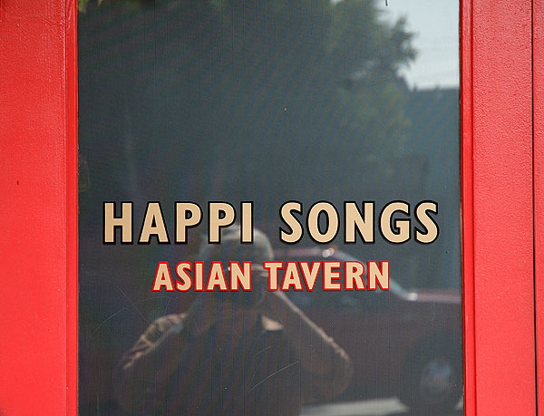 Happi Songs Asian Tavern, La Brea