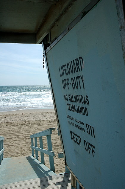 Lifeguard Stand 24, Santa Monica, at the end of Hollister, south of the pier, Friday, May 4, 2007, at 3:30 pm Pacific Time - southwest winds 15 to 25 mph with gusts to 30 mph, air temperature 63 and humidity 67% - barometer dropping. 