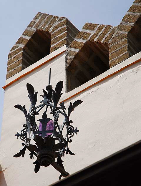 The Adamson House, Pacific Coast Highway at Malibu Lagoon State Beach - Stiles Oliver Clements, 1929 - a lamp -