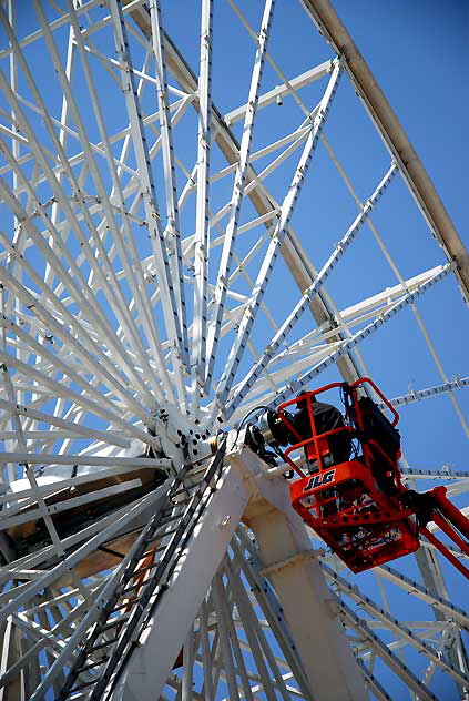 New "Pacific Wheel" under construction on the Santa Monica Pier, Wednesday, May 21, 2008