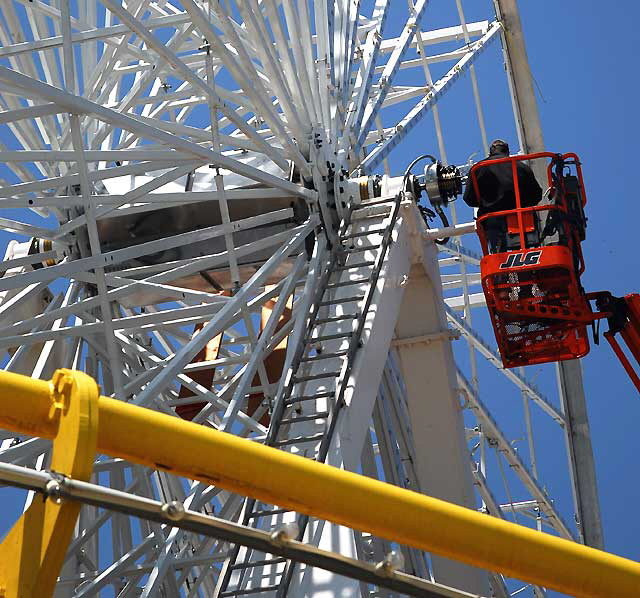 New "Pacific Wheel" under construction on the Santa Monica Pier, Wednesday, May 21, 2008