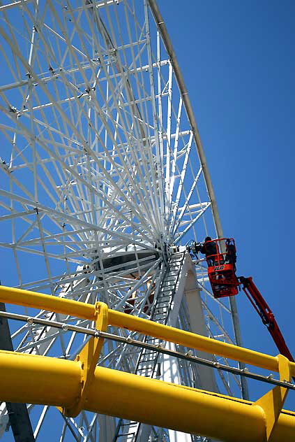 New "Pacific Wheel" under construction on the Santa Monica Pier, Wednesday, May 21, 2008