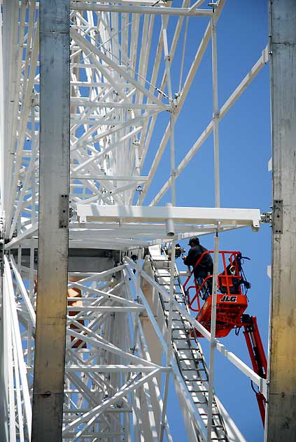 New "Pacific Wheel" under construction on the Santa Monica Pier, Wednesday, May 21, 2008