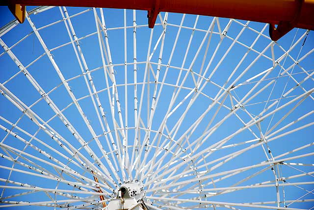 New "Pacific Wheel" under construction on the Santa Monica Pier, Wednesday, May 21, 2008