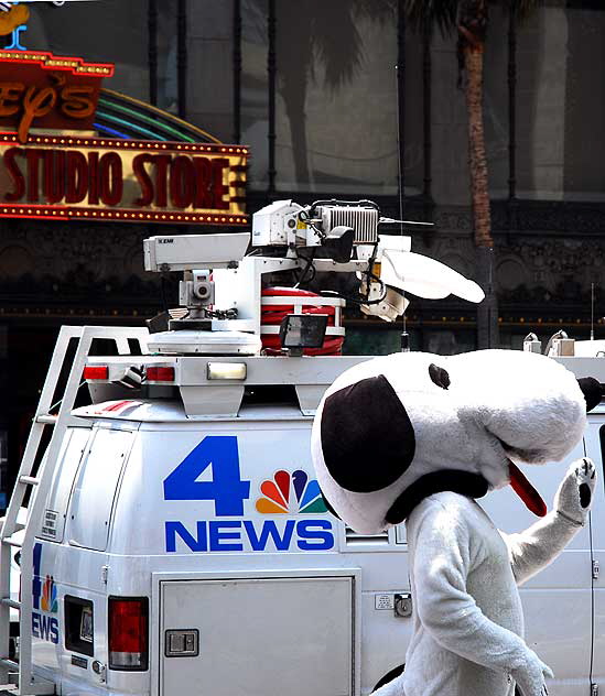 Snoopy and News Van, Hollywood Boulevard