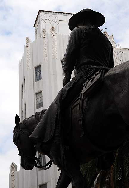 John Wayne, 1979, by Henry Andrew Jackson - a six ton, twenty-one feet high bronze at Wilshire and Le Cienega