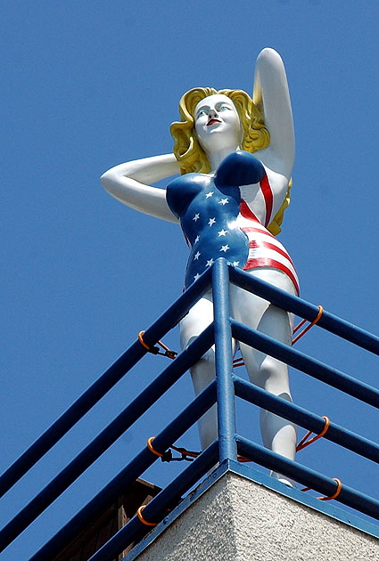 Blond swimsuit all-American manikin on balcony, Driftwood and Speedway, Venice Beach