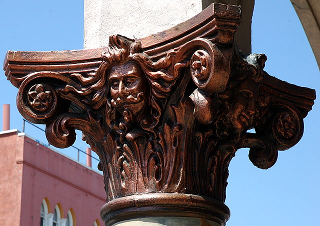 Face on column, Venice Boulevard at Oceanfront Walk, Venice Beach