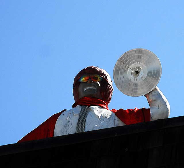 Figure on roof, Venice Beach