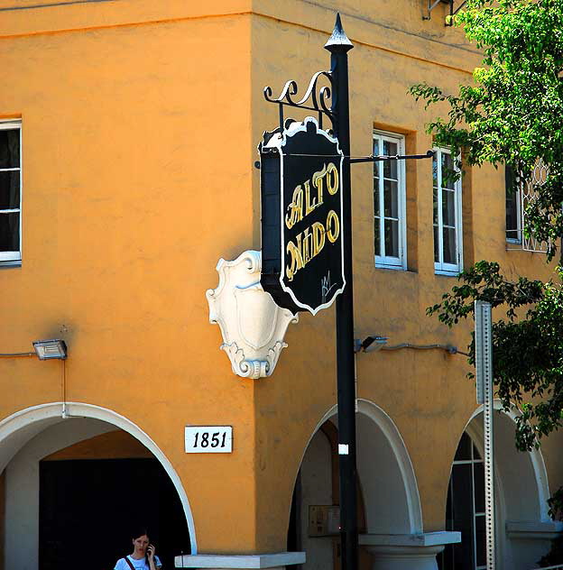 Alto Nido Apartments, 1851 North Ivar , Hollywood