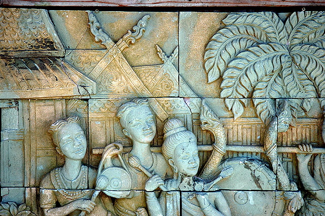 Frieze, in the antiques district, La Brea at Wilshire