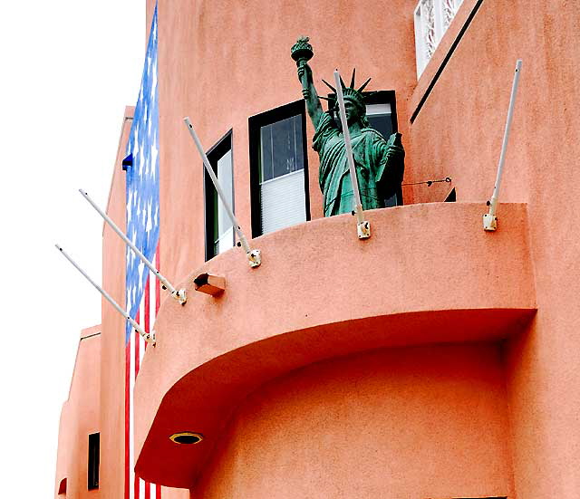 Statue of Liberty on balcony, Sixteenth Street, Hermosa Beach