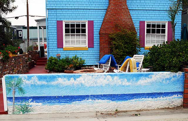Painted low wall, beach house, Hermosa Beach